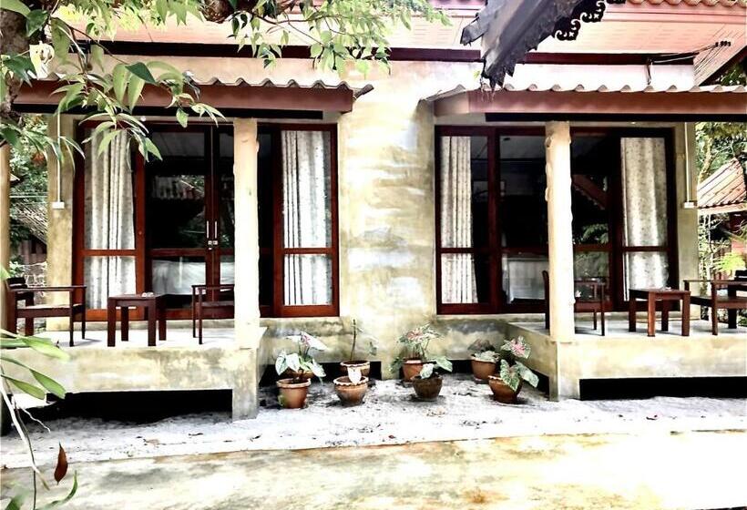 בקתה דלוקס, Frog Beach House