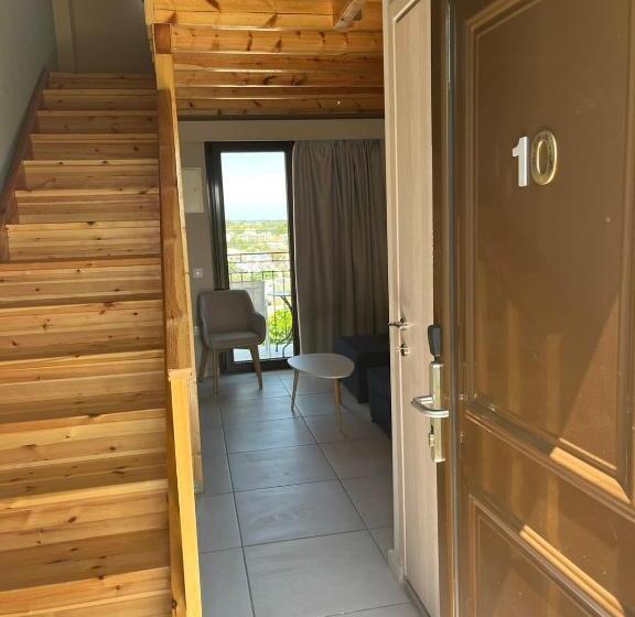 חדר משפחתי דלוקס, Oro