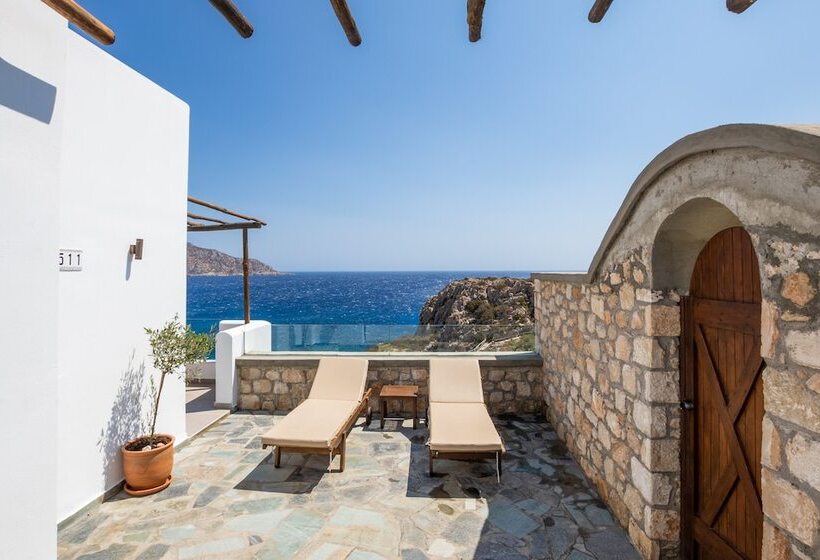 سوئیت اجرایی با چشم‌انداز دریا, Aegean Village Beachfront Resort