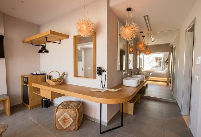 سوئیت اجرایی با چشم‌انداز دریا, Aegean Village Beachfront Resort