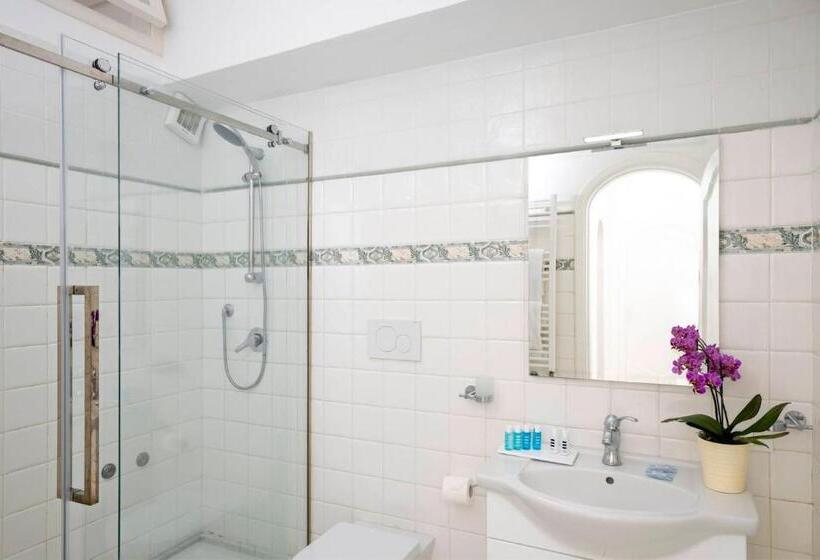 Deniz Manzaralı Dört Kişilik Standart Oda, Villa Dalu