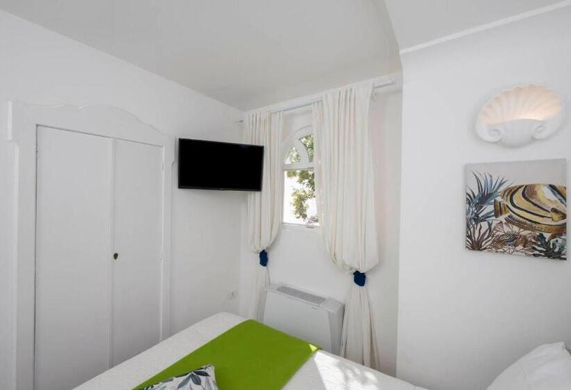 Deniz Manzaralı Dört Kişilik Standart Oda, Villa Dalu