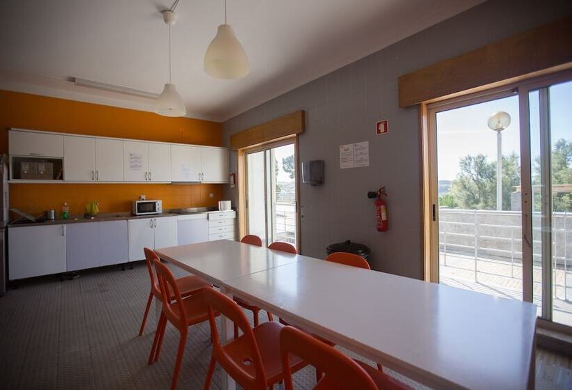 اتاق ساده سه نفره, Hi Porto  Pousada De Juventude