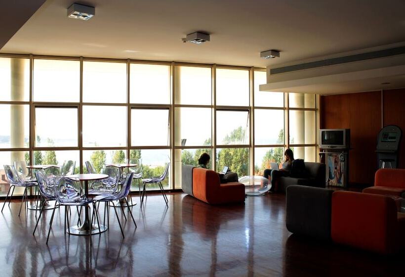 اتاق ساده سه نفره, Hi Porto  Pousada De Juventude