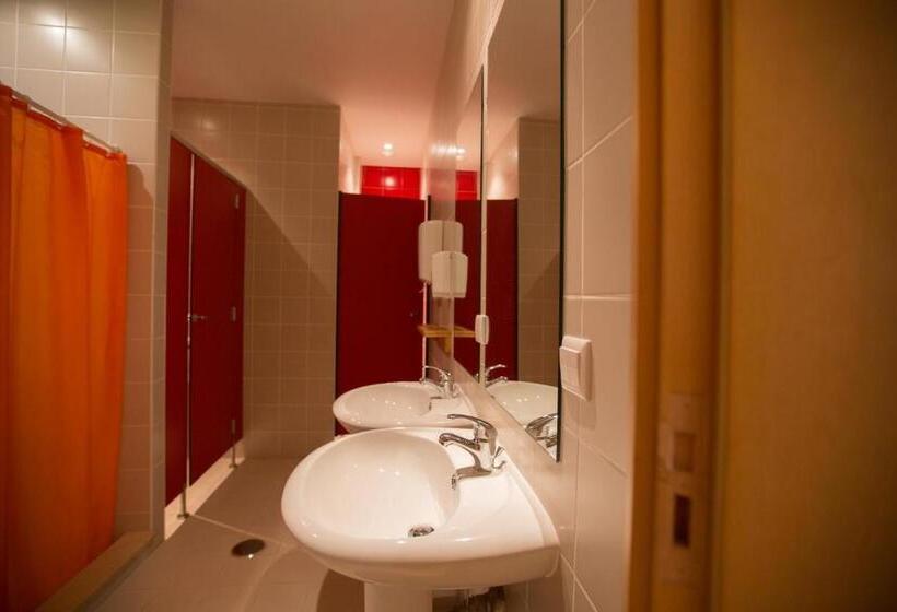 سرير فى غرفة مشتركه, Hi Tavira – Pousada De Juventude