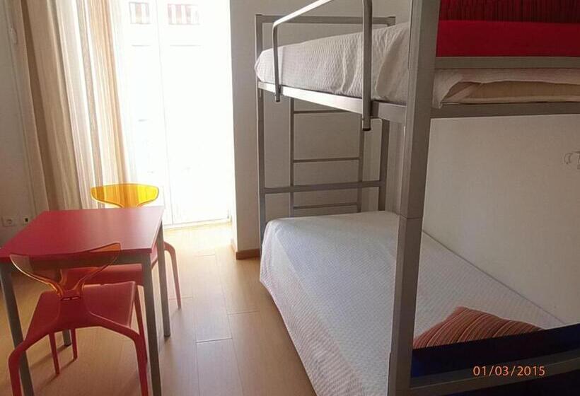 سرير فى غرفة مشتركه, Hi Tavira – Pousada De Juventude