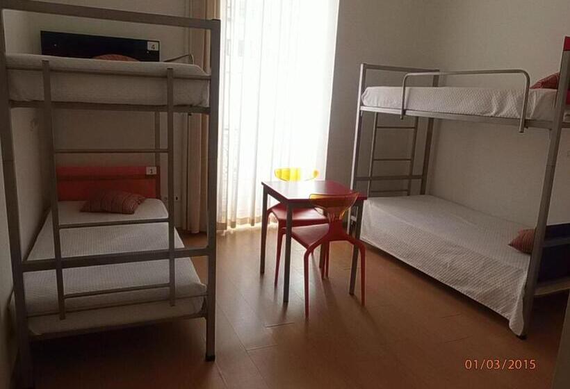 سرير فى غرفة مشتركه, Hi Tavira – Pousada De Juventude