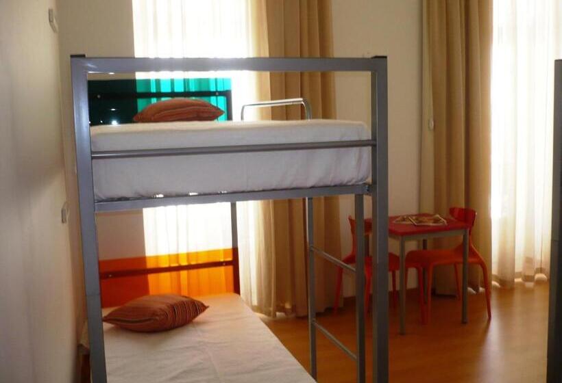 غرفة قياسية رباعية حمام مشترك, Hi Tavira – Pousada De Juventude