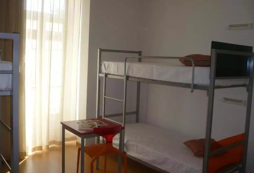 اتاق استاندارد چهارنفره با سرویس بهداشتی مشترک, Hi Tavira – Pousada De Juventude
