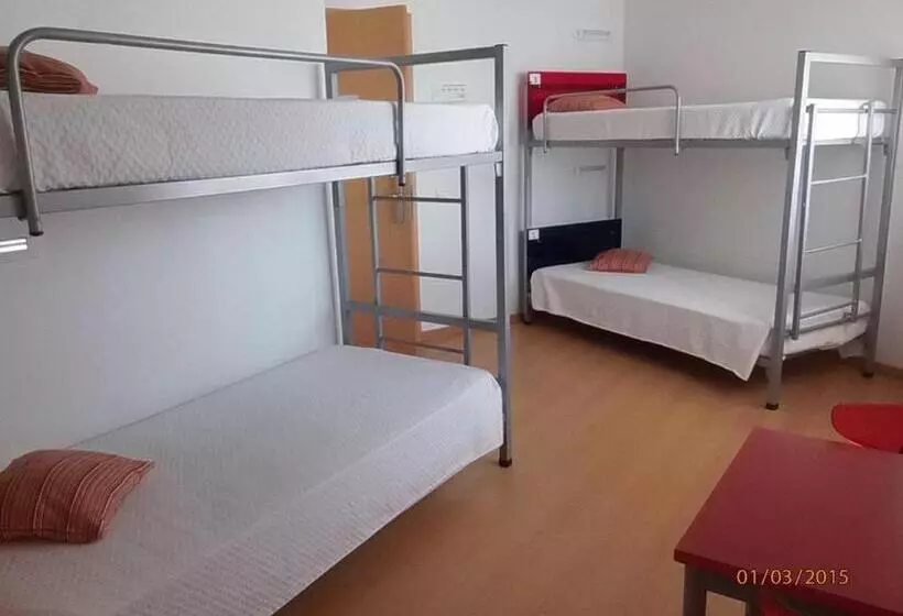 اتاق استاندارد چهارنفره با سرویس بهداشتی مشترک, Hi Tavira – Pousada De Juventude