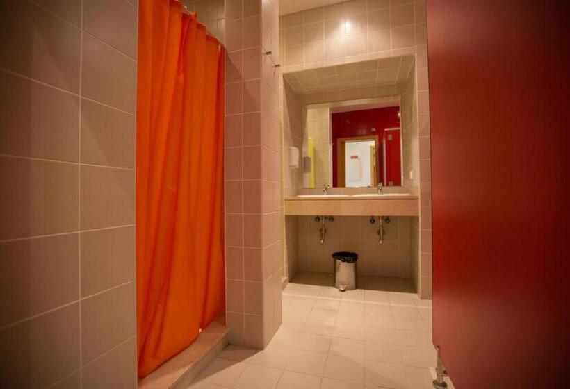 غرفة قياسية رباعية حمام مشترك, Hi Tavira – Pousada De Juventude