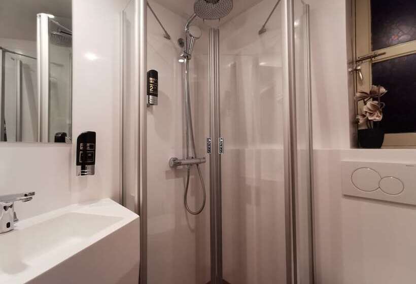 اتاق استاندارد چهار تخته, Jesse