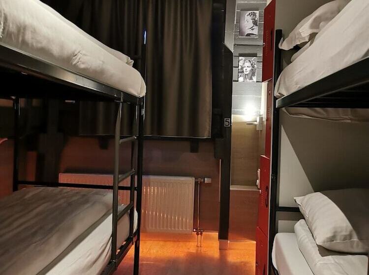 اتاق استاندارد چهار تخته, Jesse