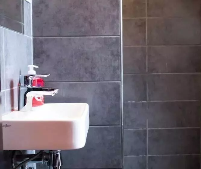تختخواب در اتاق مشترک, Crossroads Hostel Amsterdam