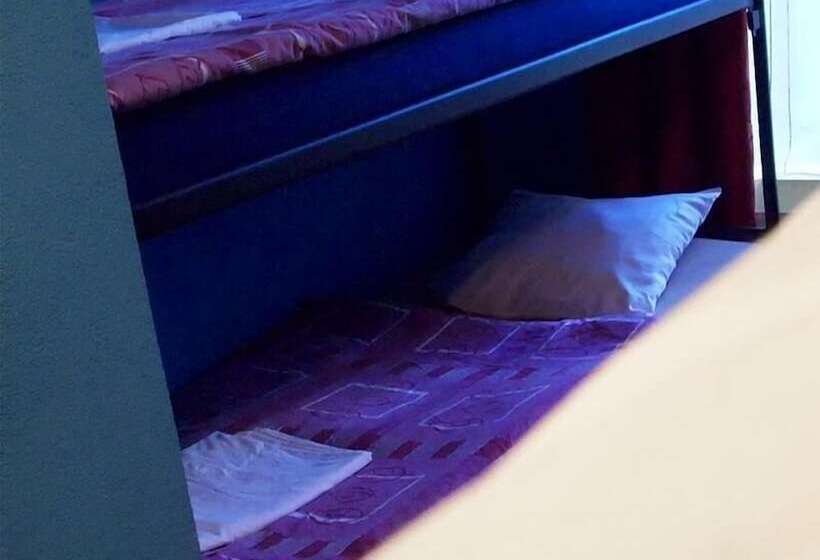 Bed in Shared Room with Shared Bathroom, Amsterdam Hostel Orfeo