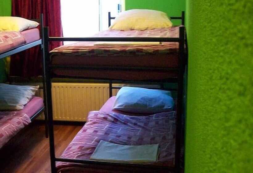 Bed in Shared Room with Shared Bathroom, Amsterdam Hostel Orfeo