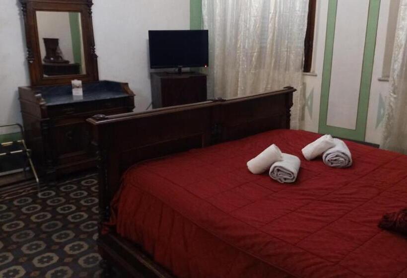 اتاق سوپریور با تخت بزرگ, Relais Pisa