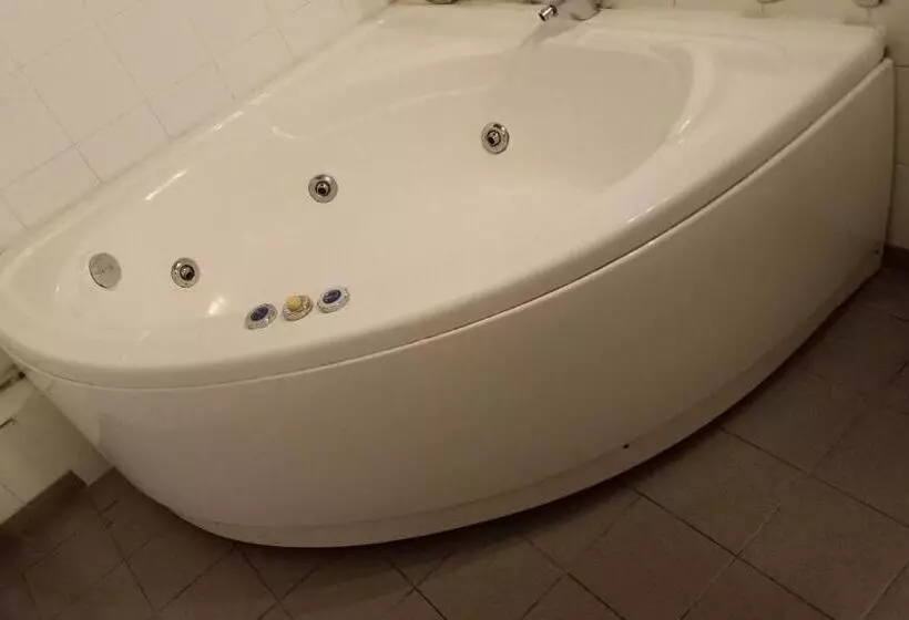 اتاق سوپریور با تخت بزرگ, Relais Pisa