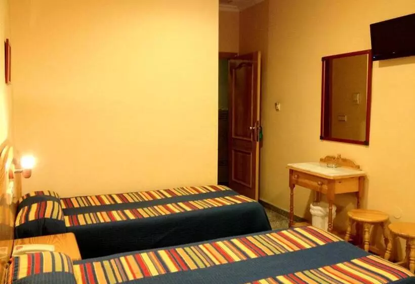 スタンダードトリプルルーム, Hostal Los Corchos