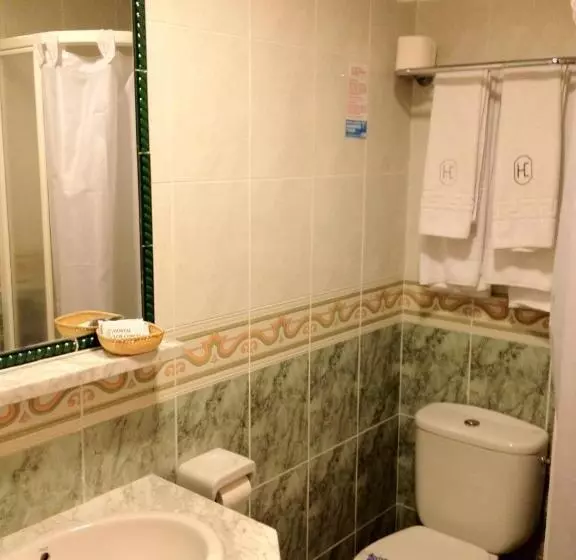 スタンダードトリプルルーム, Hostal Los Corchos