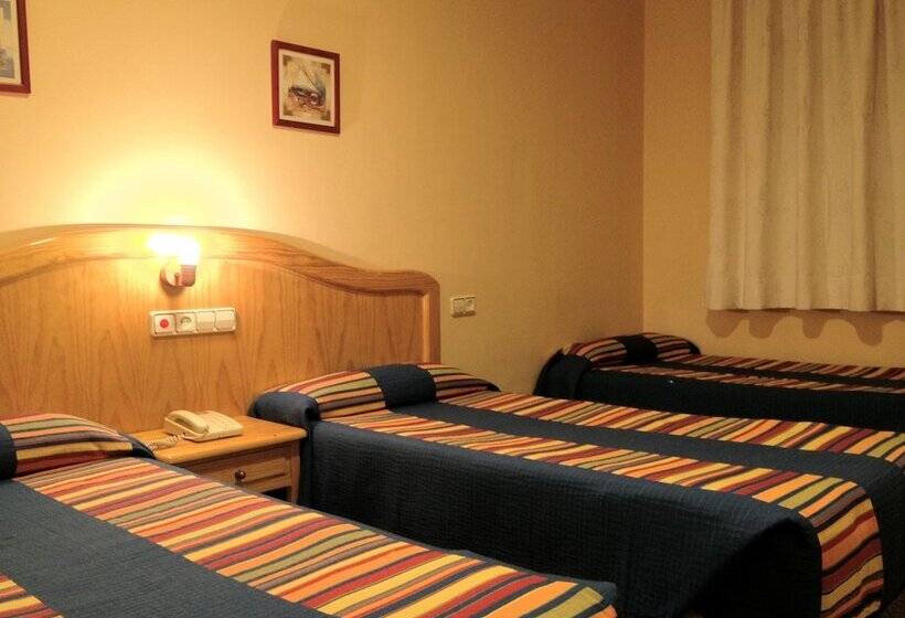 اتاق استاندارد سه نفره, Hostal Los Corchos