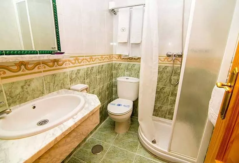 スタンダードトリプルルーム, Hostal Los Corchos