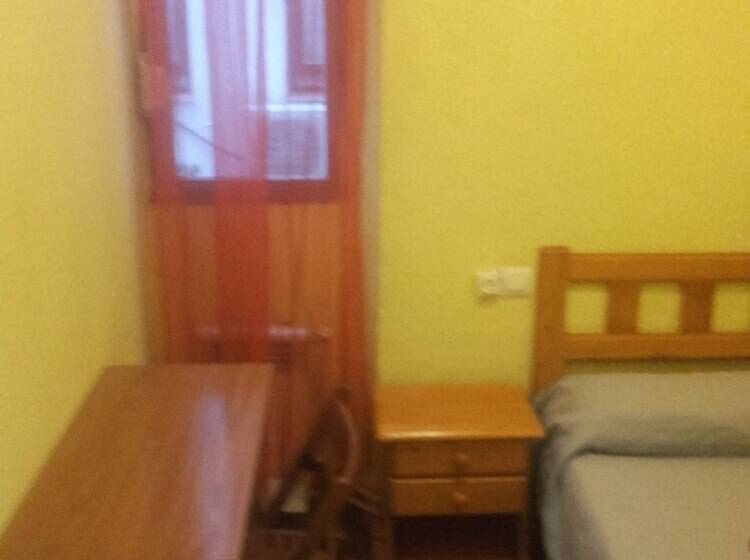 Standard Single Room Shared Bathroom, Hostal Pacios