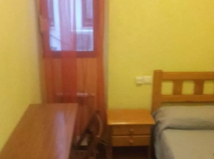 Standard Single Room Shared Bathroom, Hostal Pacios