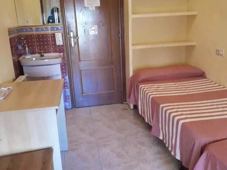 Standard Room Shared Bathroom, Hostal Pacios