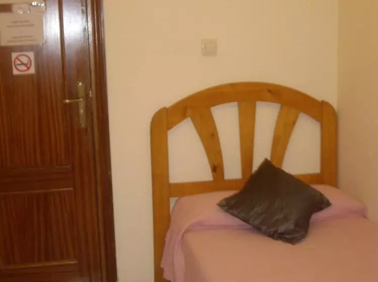 Standard Single Room Shared Bathroom, Hostal Pacios