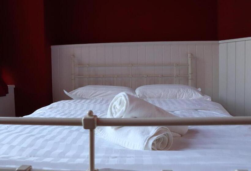 バス共有のスタンダードルーム, Hostel Lybeer