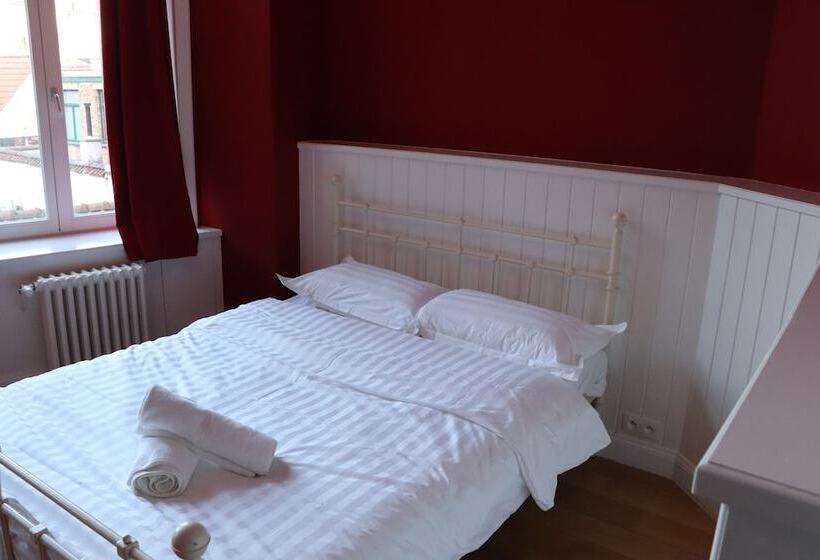 バス共有のスタンダードルーム, Hostel Lybeer