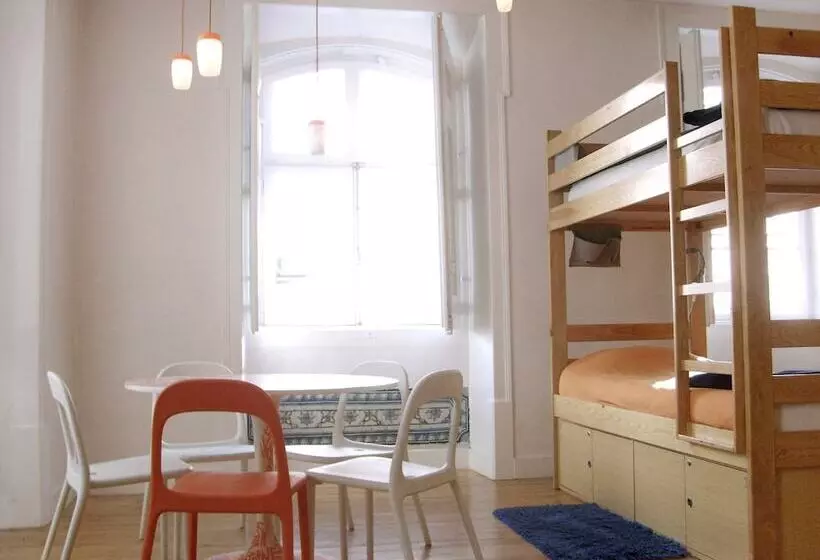 تختخواب در اتاق مشترک, Lisbon Lounge Hostel