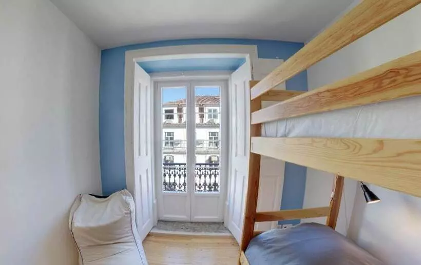 تختخواب در اتاق مشترک, Lisbon Lounge Hostel