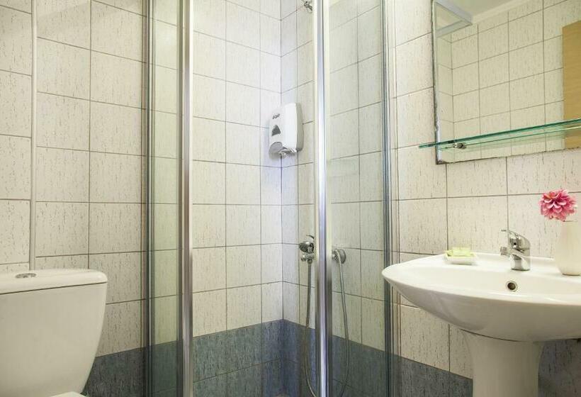 스탠다드 트리플 룸, Mavridis