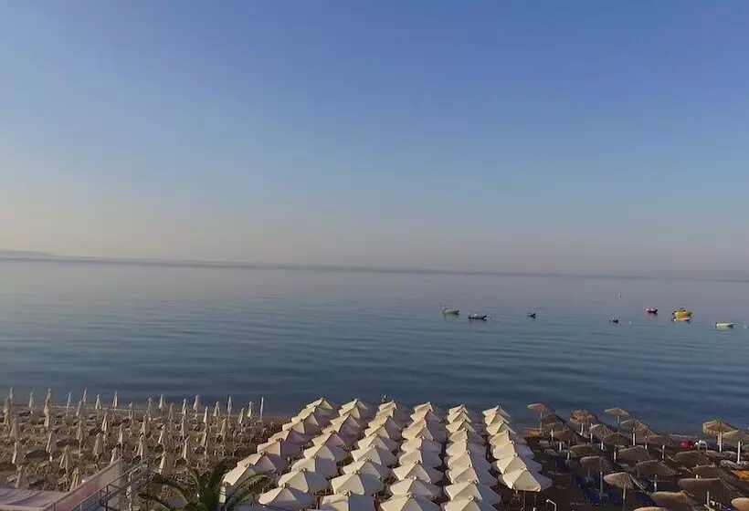 オーシャンビュースタンダードルーム, Mavridis