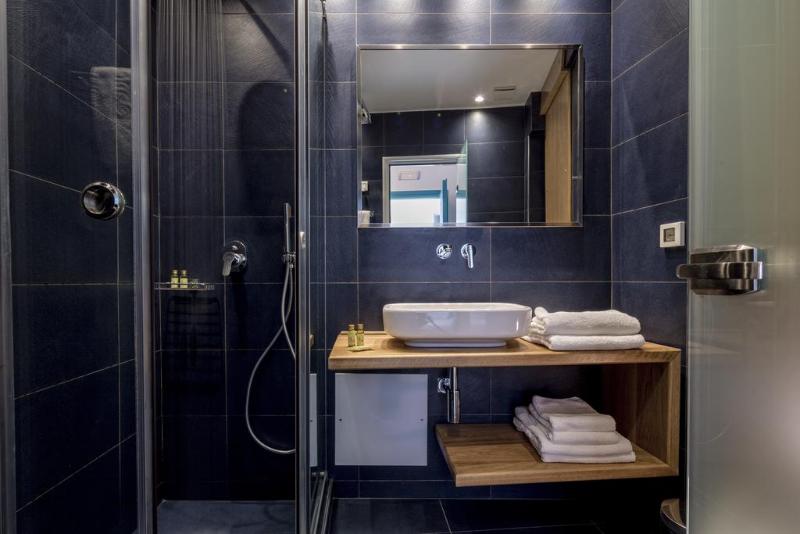 标准间, Santellini