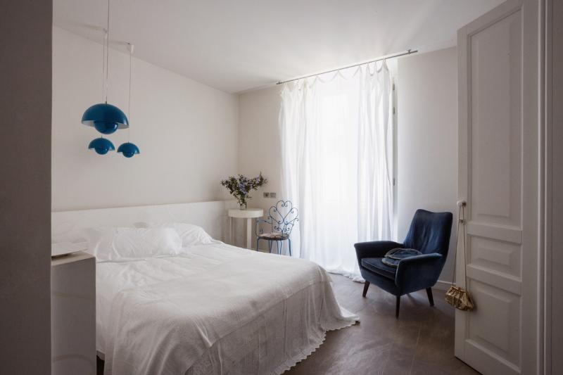 标准间, Santellini