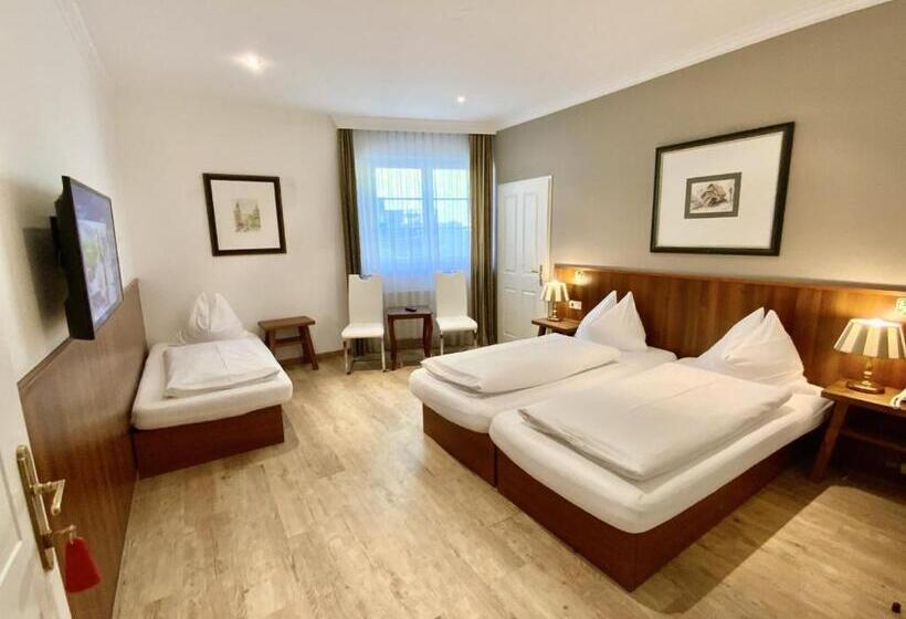 اتاق استاندارد سه نفره, Turnerwirt