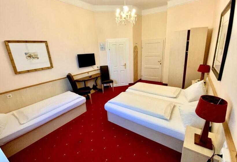 اتاق استاندارد سه نفره, Turnerwirt