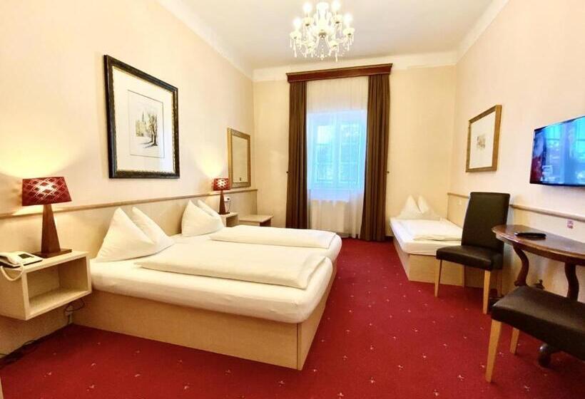 اتاق استاندارد سه نفره, Turnerwirt