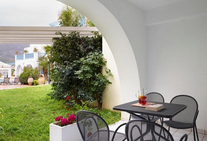 آپارتمان 1 خوابه همکف, Nikis Village