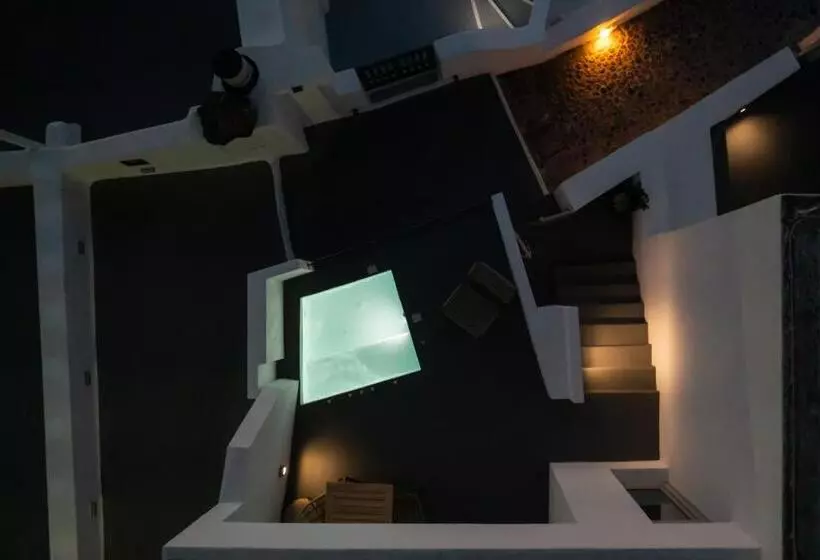 デラックススイート, Smaro Studios