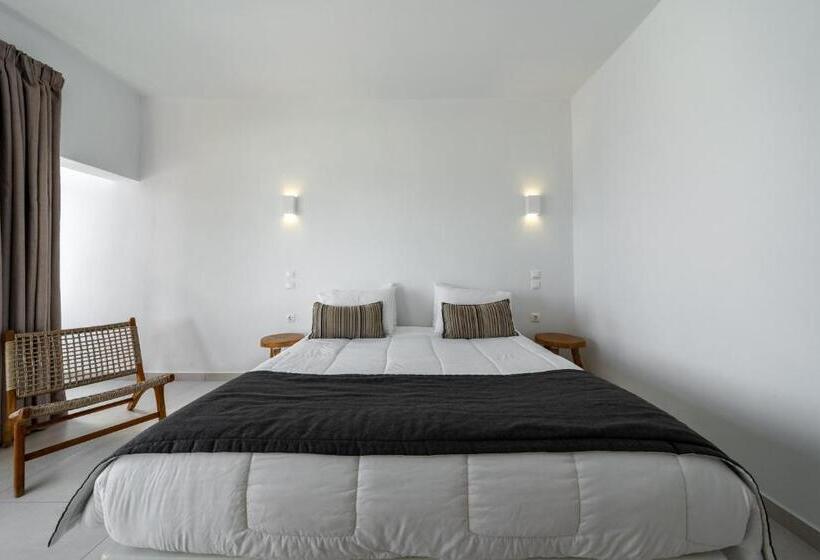 デラックススイート, Smaro Studios