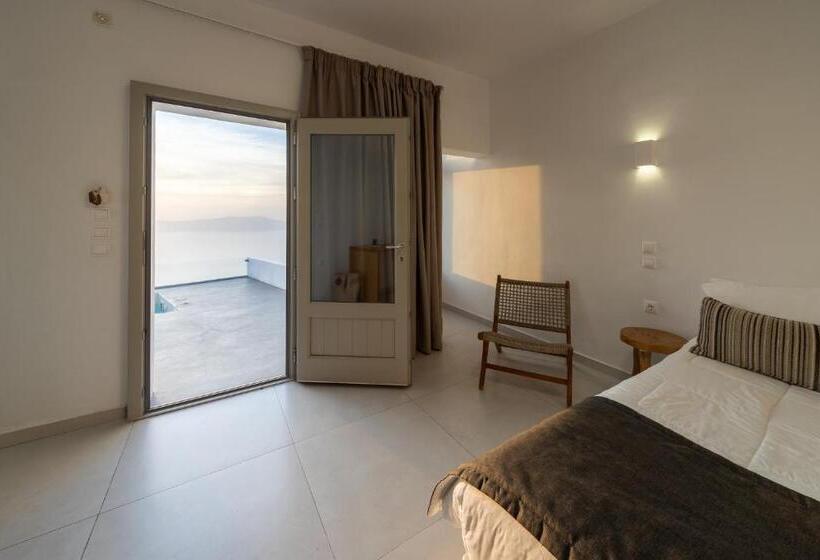 デラックススイート, Smaro Studios