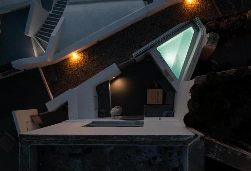 ハイドロマッサージバス付きスイート, Smaro Studios