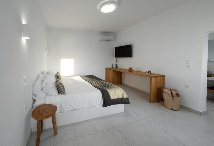 デラックススイート, Smaro Studios