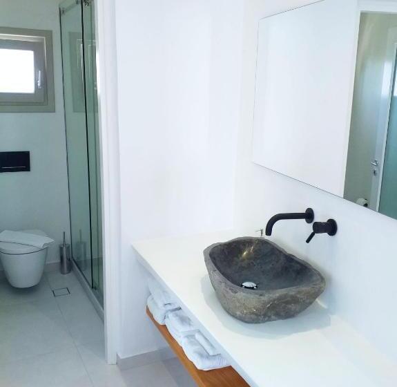 デラックススイート, Smaro Studios