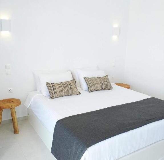 デラックススイート, Smaro Studios