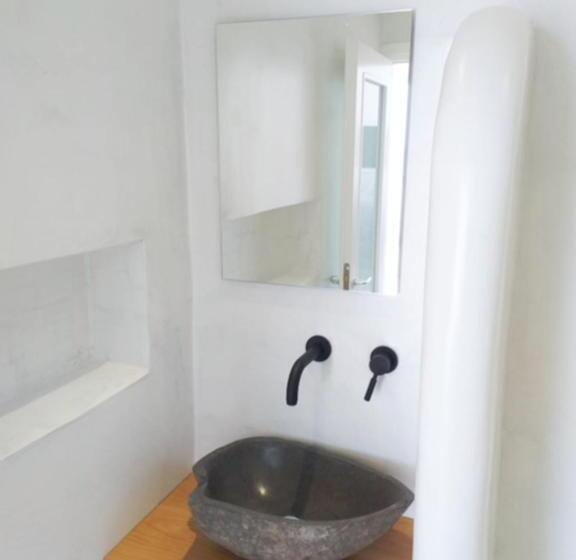 ハイドロマッサージバス付きスイート, Smaro Studios